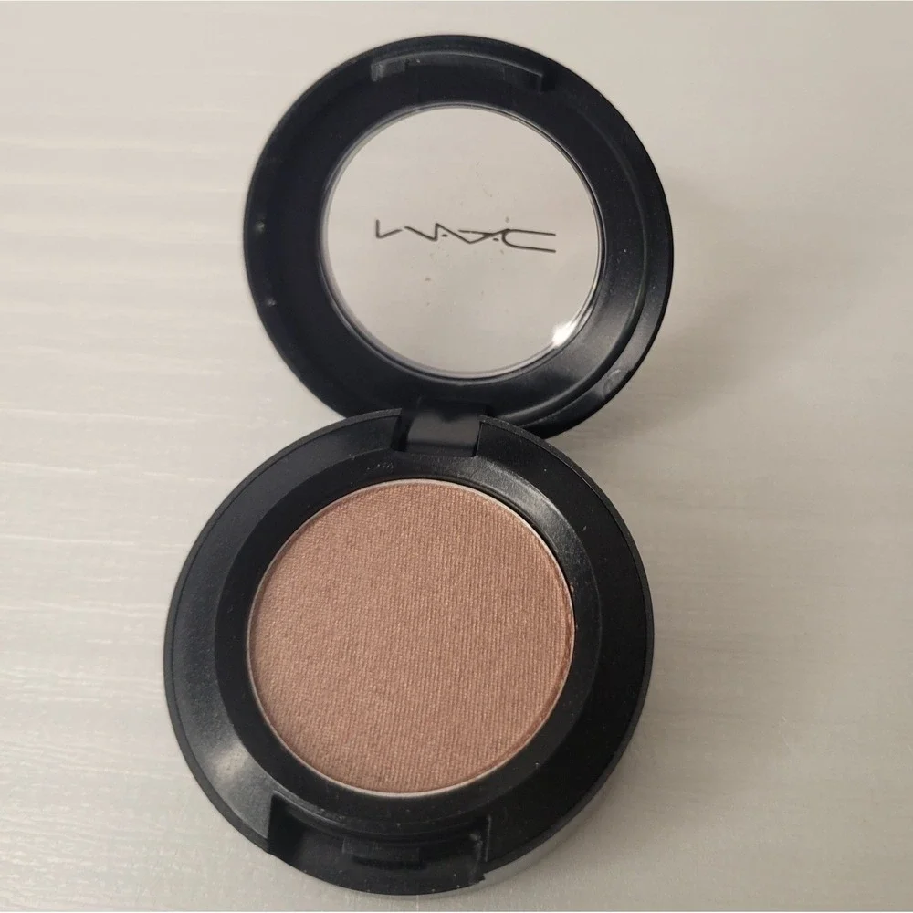 MAC Eye Shadow Women 1.3g All That Glitters Veluxe Pearl Beige Shimmer